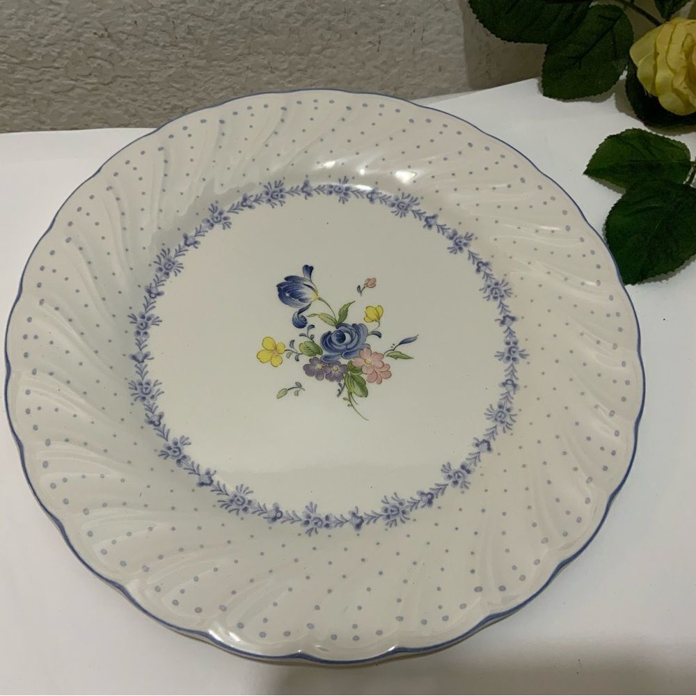 New Nikko tableware blue peony dot ceramic dinner plate 10 1/2” G10